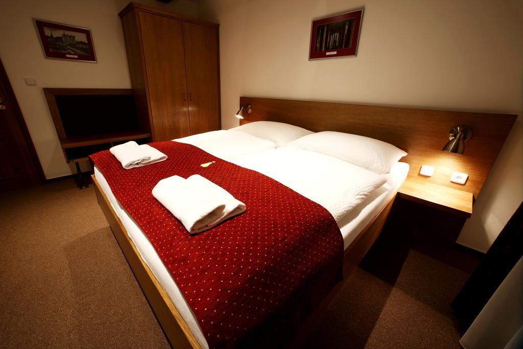 Apartments & Suites Zluta Hruska เปิลเซน ภายนอก รูปภาพ