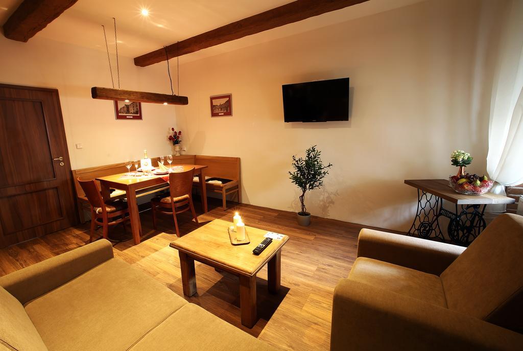Apartments & Suites Zluta Hruska เปิลเซน ภายนอก รูปภาพ