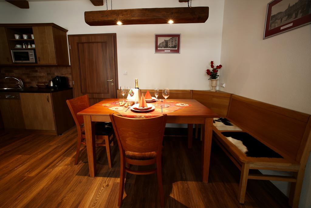 Apartments & Suites Zluta Hruska เปิลเซน ภายนอก รูปภาพ