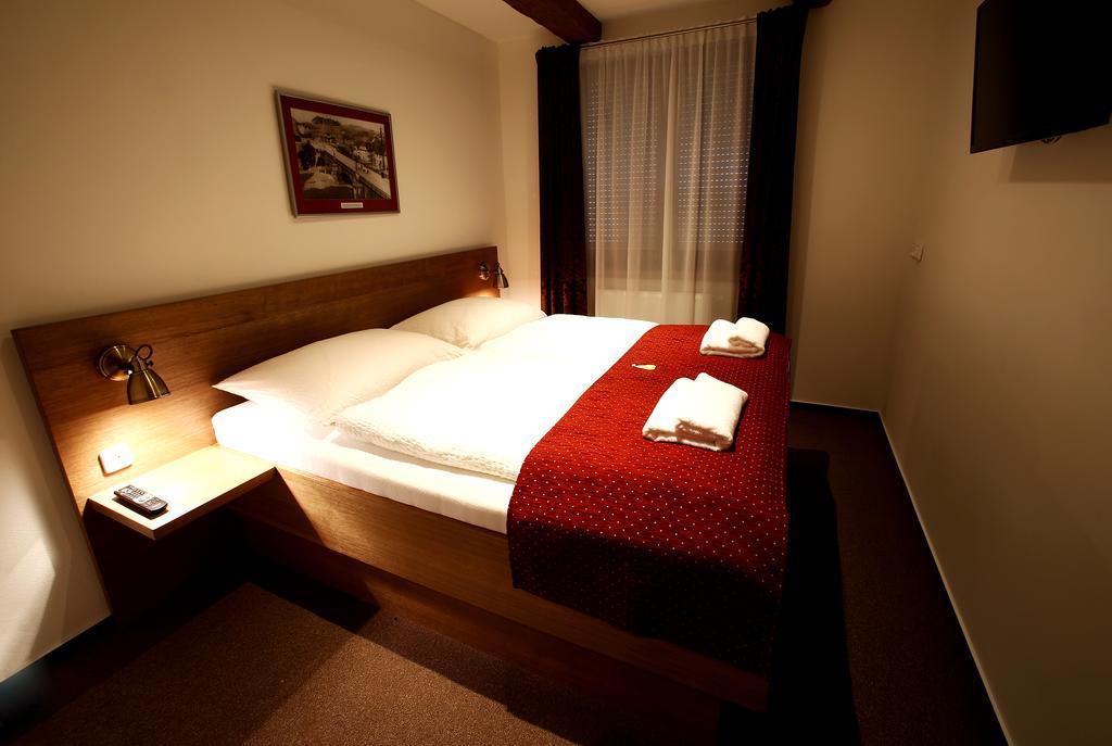 Apartments & Suites Zluta Hruska เปิลเซน ภายนอก รูปภาพ