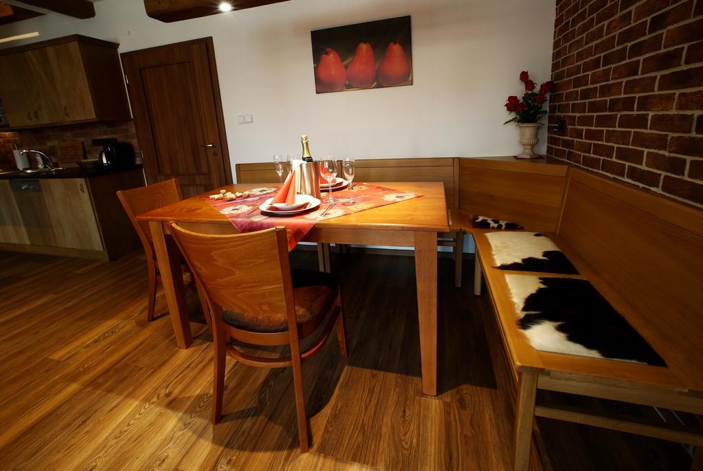 Apartments & Suites Zluta Hruska เปิลเซน ภายนอก รูปภาพ