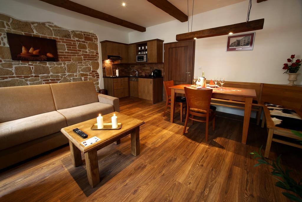 Apartments & Suites Zluta Hruska เปิลเซน ภายนอก รูปภาพ