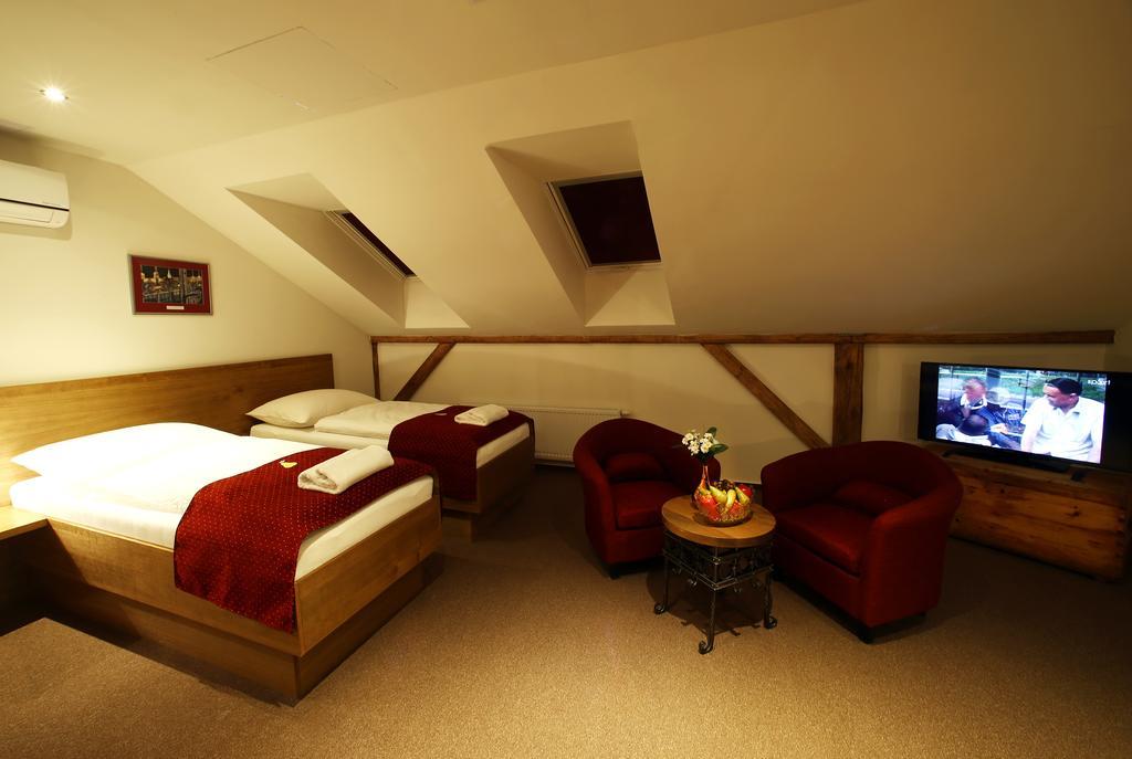 Apartments & Suites Zluta Hruska เปิลเซน ภายนอก รูปภาพ
