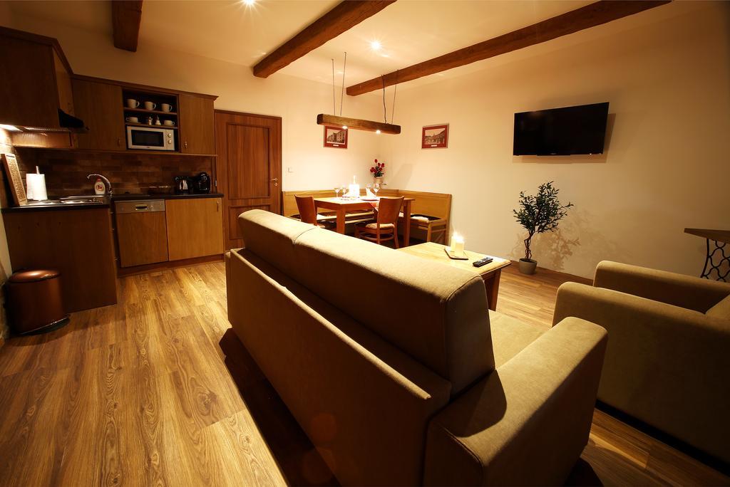 Apartments & Suites Zluta Hruska เปิลเซน ภายนอก รูปภาพ