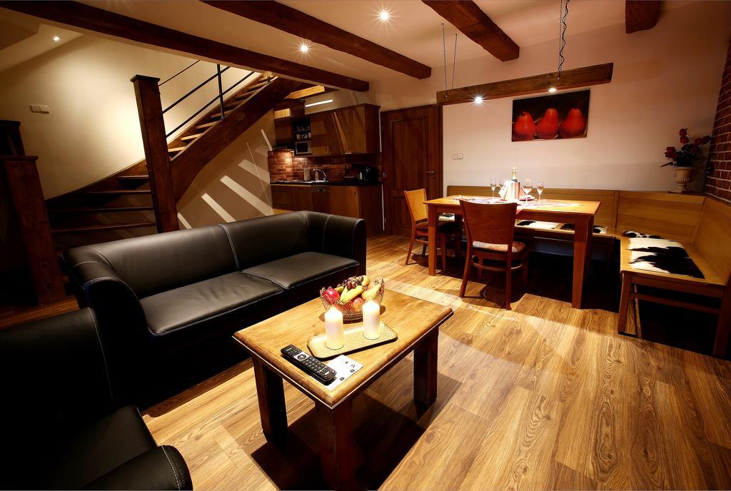 Apartments & Suites Zluta Hruska เปิลเซน ภายนอก รูปภาพ